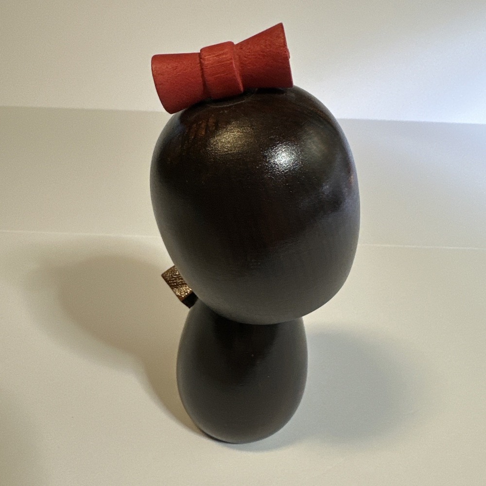 Vintage Japanese Sosaku Kokeshi Wood‎ Doll Signed Artist Hand Painted Red Bow - Picture 3 of 5